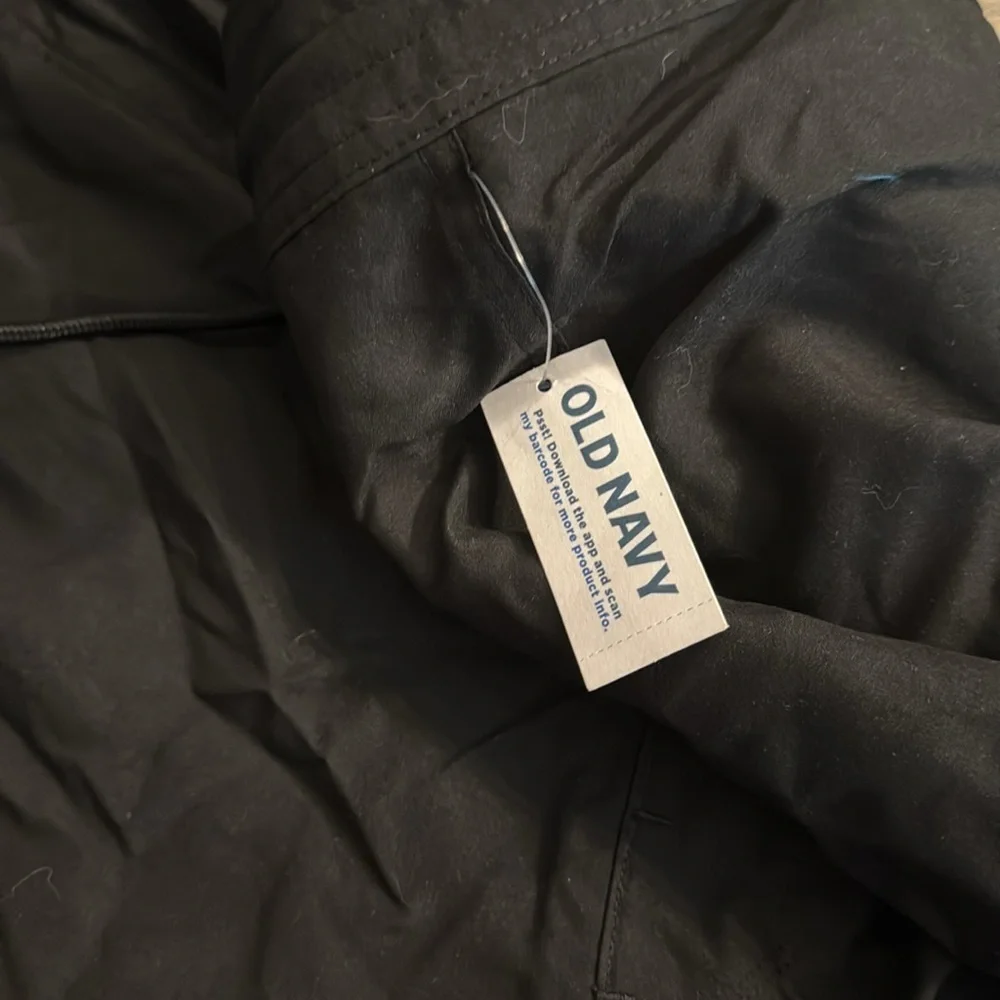 Old Navy Classic Black Swim Trunks - Picture 3 of 4